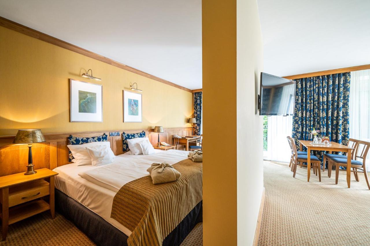 Waldhotel Tannenhaeuschen Wesel  Bagian luar foto